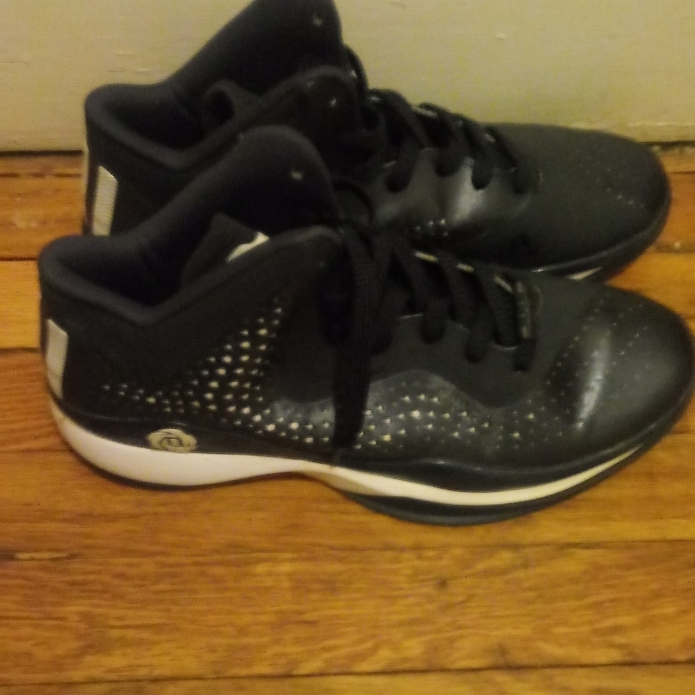 Derek Rose Adidas Sneakers - Picture 4 of 5
